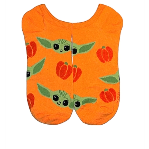 STAR WARS' THE MANDALORIAN BABY YODA HALLOWEEN 5 PAIR NO SHOW SOCK SET - Picture 6 of 9